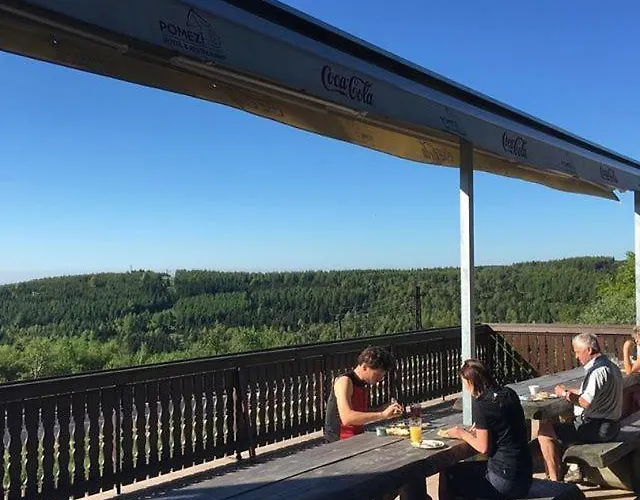 Pomezi Hotell
